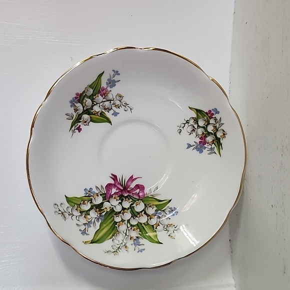 VTG Regency English Bone China Lily of Valley Floral Tea Cup & Saucer Gold Trim - Picture 2 of 9